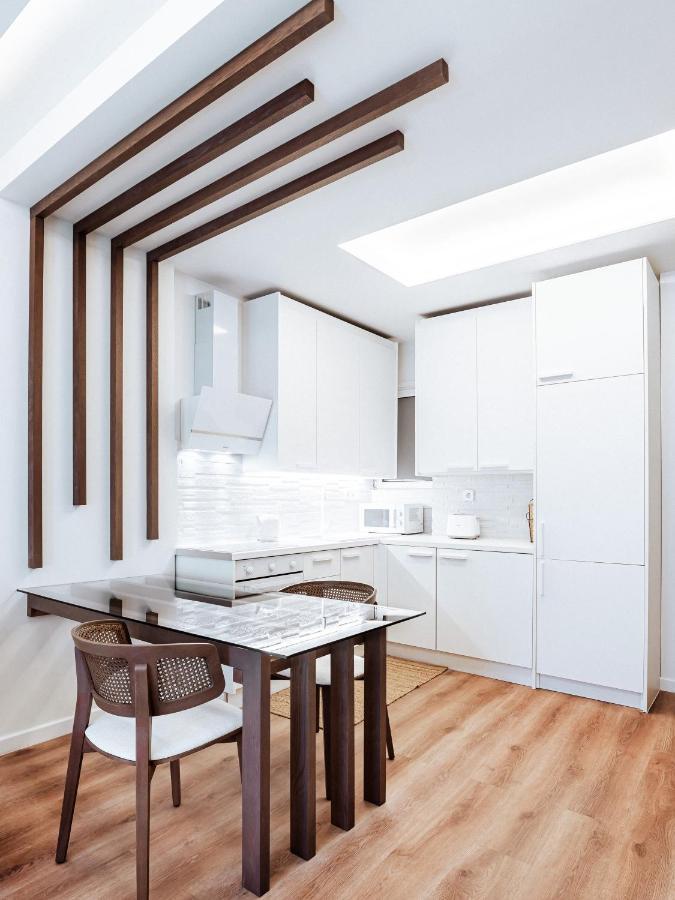Luxury Apartment In The Heart Of The City - 1Br Атина Екстериор снимка