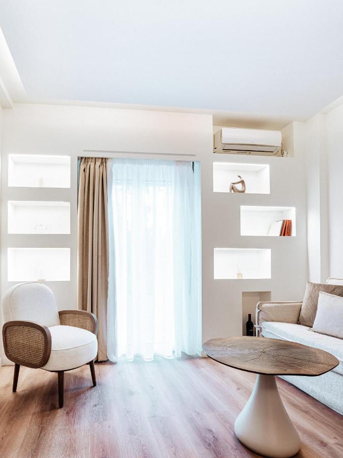 Luxury Apartment In The Heart Of The City - 1Br Атина Екстериор снимка