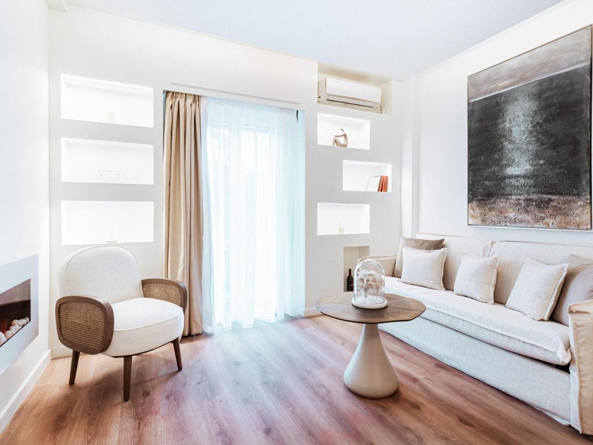 Luxury Apartment In The Heart Of The City - 1Br Атина Екстериор снимка